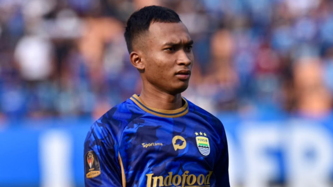 Robi Darwis berseragam Persib Bandung. [Instagram]